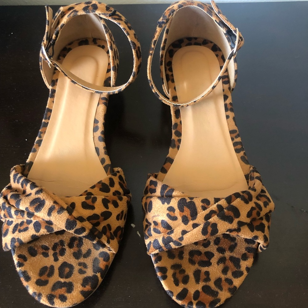 Ankle strap leopard sandals